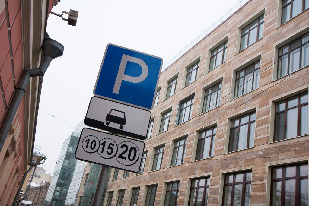 Парковки во дворах жилых домов станут платными